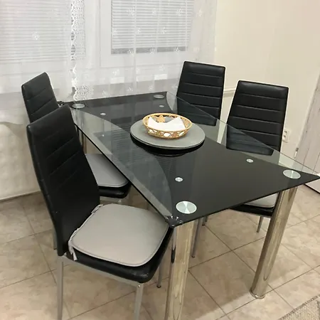 3 Big 64m2 Just For You, Night View Apartment *