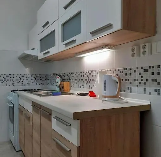 3 Big 64m2 Just For You, Night View Apartman Nyitra